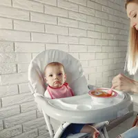 Paced feeding atau baby-led bottle feeding berbeda dari cara menyusui tradisional yang sering kali membuat susu mengalir terlalu cepat. Dengan metode ini, bayi didorong untuk mengatur sendiri kecepatan menyusunya. (foto/dok: freepik/proostoleh)