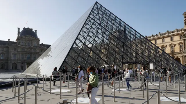 Kembali Dibuka, Museum Louvre Dipenuhi Pengunjung