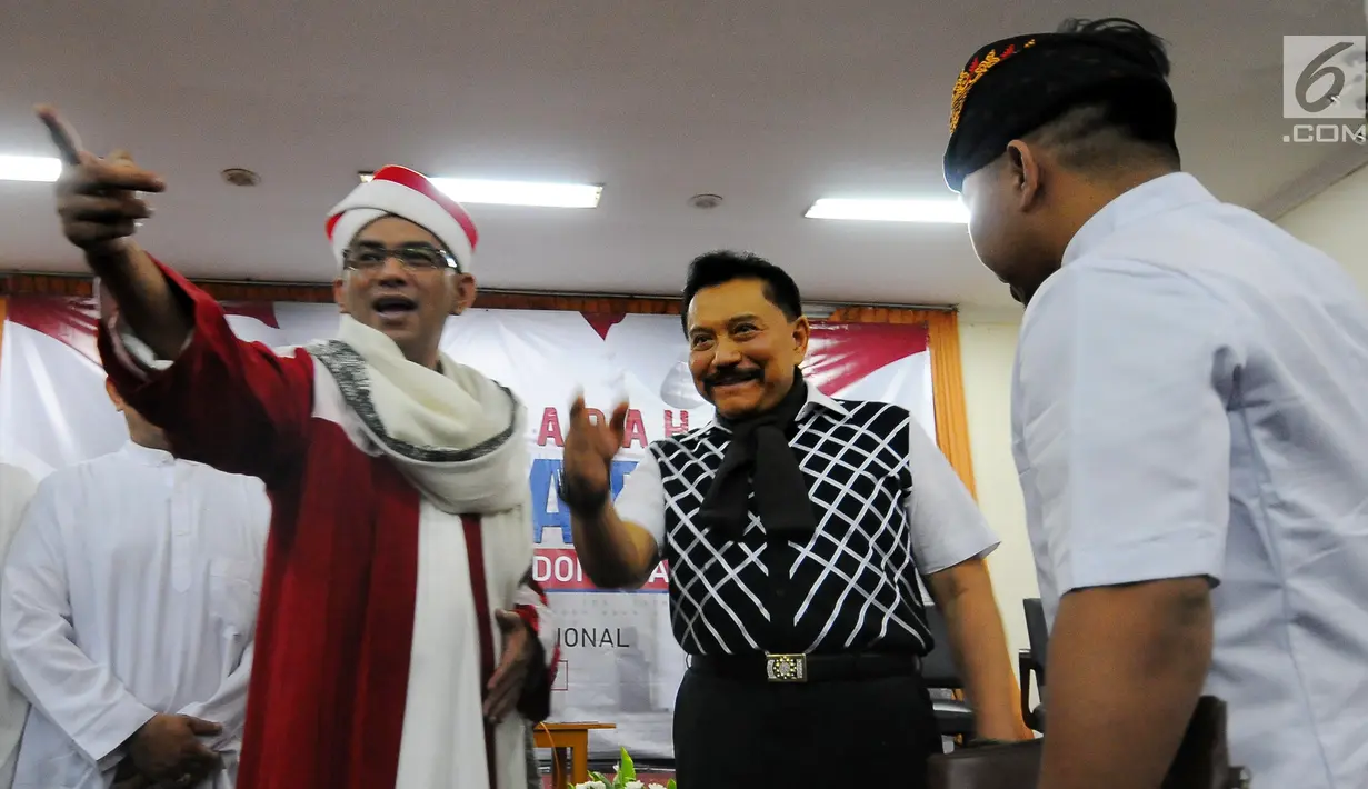 Mantan Kepala BIN AM Hendropriyono (tengah) saat menghadiri Musyawarah Kaum Muda Indonesia di Gedung Joang 45, Menteng, Jakarta Pusat, Minggu (19/5/2019). Menurut Hendro, penggerak aksi 22 mei mendatang adalah orang-orang yang tak mampu berpikir jernih lagi. (Liputan6.com/Angga Yuniar)