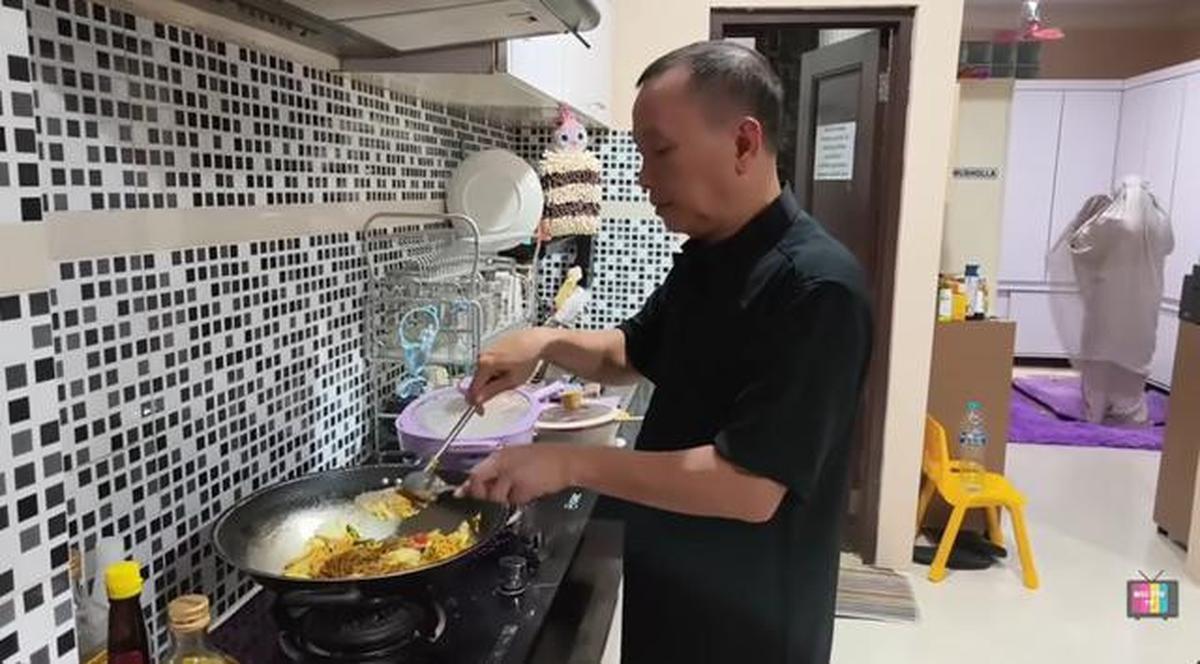 9 Potret Ruang Makan di Rumah Ayu Ting Ting Saat Sahur