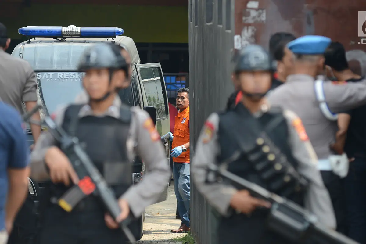 Polisi Bersenjata Jaga Rumah Terduga Teroris Bogor