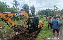 DPRD Jabar Turun Tangan: Bantuan Alat Berat Percepat Normalisasi Irigasi Cianjur, Petani Tersenyum Lega