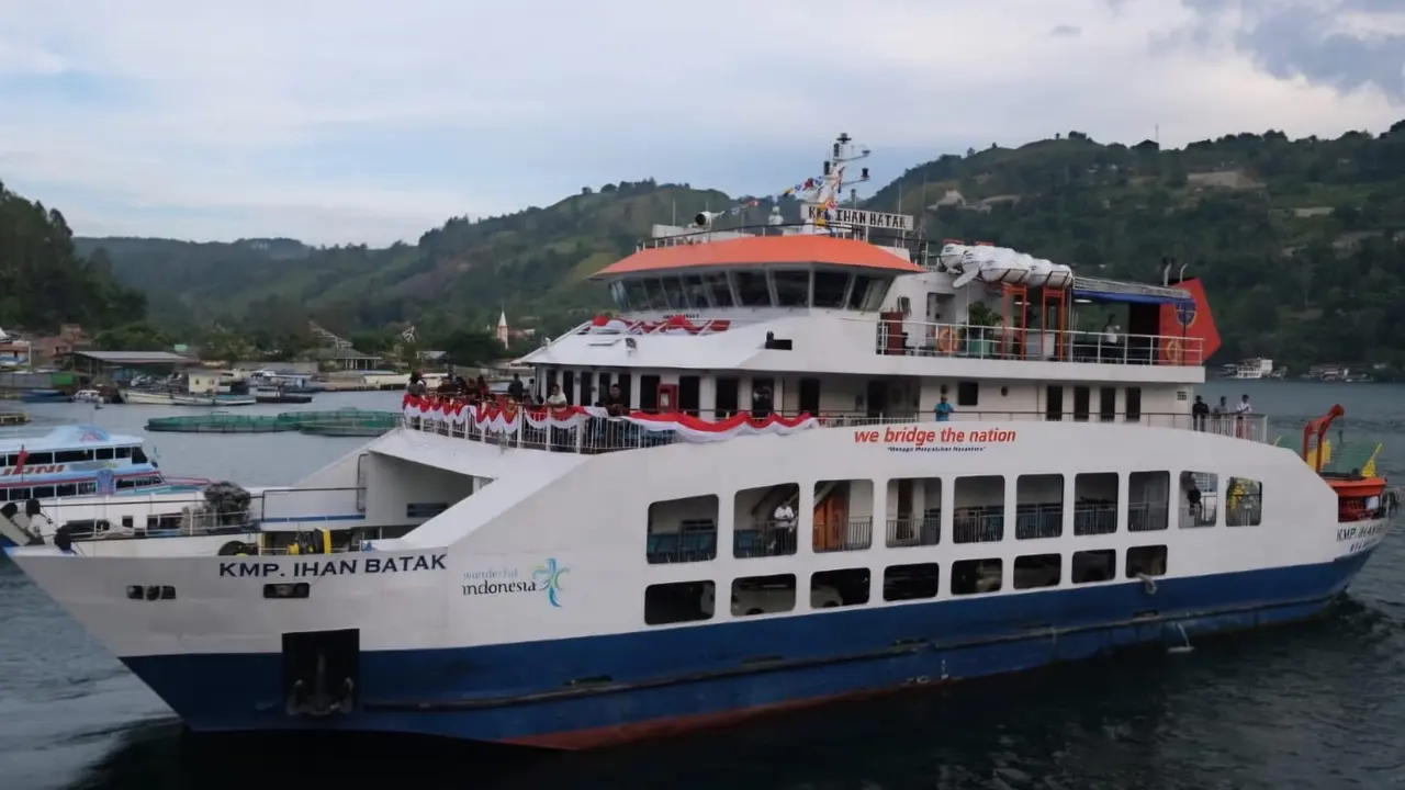 Berapa Harga Tiket Kapal Ferry Rute Ajibata - Ambarita Penghubung Tepi Danau Toba dengan Samosir?