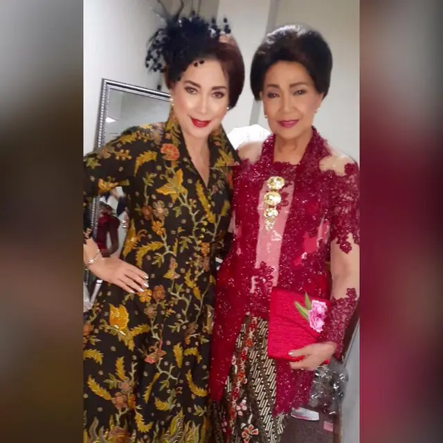 Ikhlaskan Kepergian Sahabat, Ini 6 Potret Kenangan Widyawati dan Rima Melati