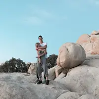 Kekasih Agnez Mo kerap membagikan kemesraan mereka di Instagram.  (instagram/crazybonz)