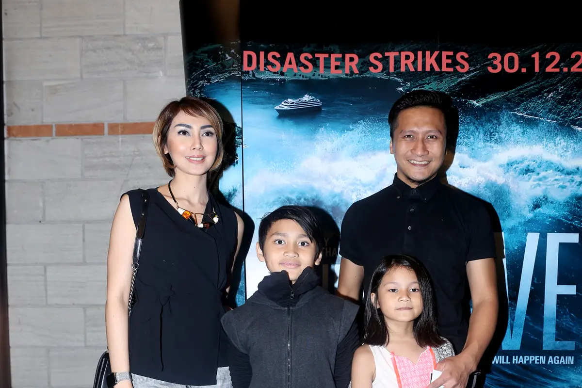 [Bintang] Fenita Arie dan Arie Untung bersama anak