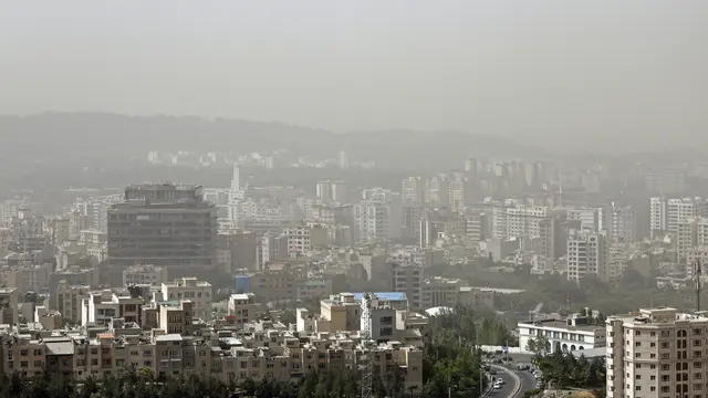Iran Diterjang Badai Pasir-AFP 4