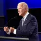 Calon presiden dari Partai Demokrat, mantan Wakil Presiden Joe Biden berbicara selama debat presiden pertama dengan Presiden Donald Trump di Case Western University and Cleveland Clinic, Cleveland, Ohio, Selasa (29/9/2020). (AP Photo/Julio Cortez)