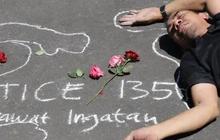 Tuntut Keadilan untuk Korban Tragedi Kanjuruhan, Aksi Teatrikal Seniman Ini Curi Perhatian