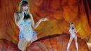 Swift tampil memukau di atas panggung dengan memamerkan sosok serta penampilan luar biasa yang tidak mengecewakan. (AP Photo/Ashley Landis)