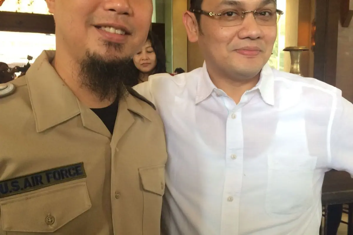[Bintang] Ahmad Dhani dan Farhat Abbas
