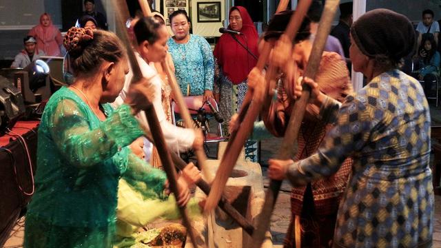 Seni Cokekan ditampilkan dalam Gelar Budaya Cilacap 2018. (Foto: Liputan6.com/Muhamad Ridlo)