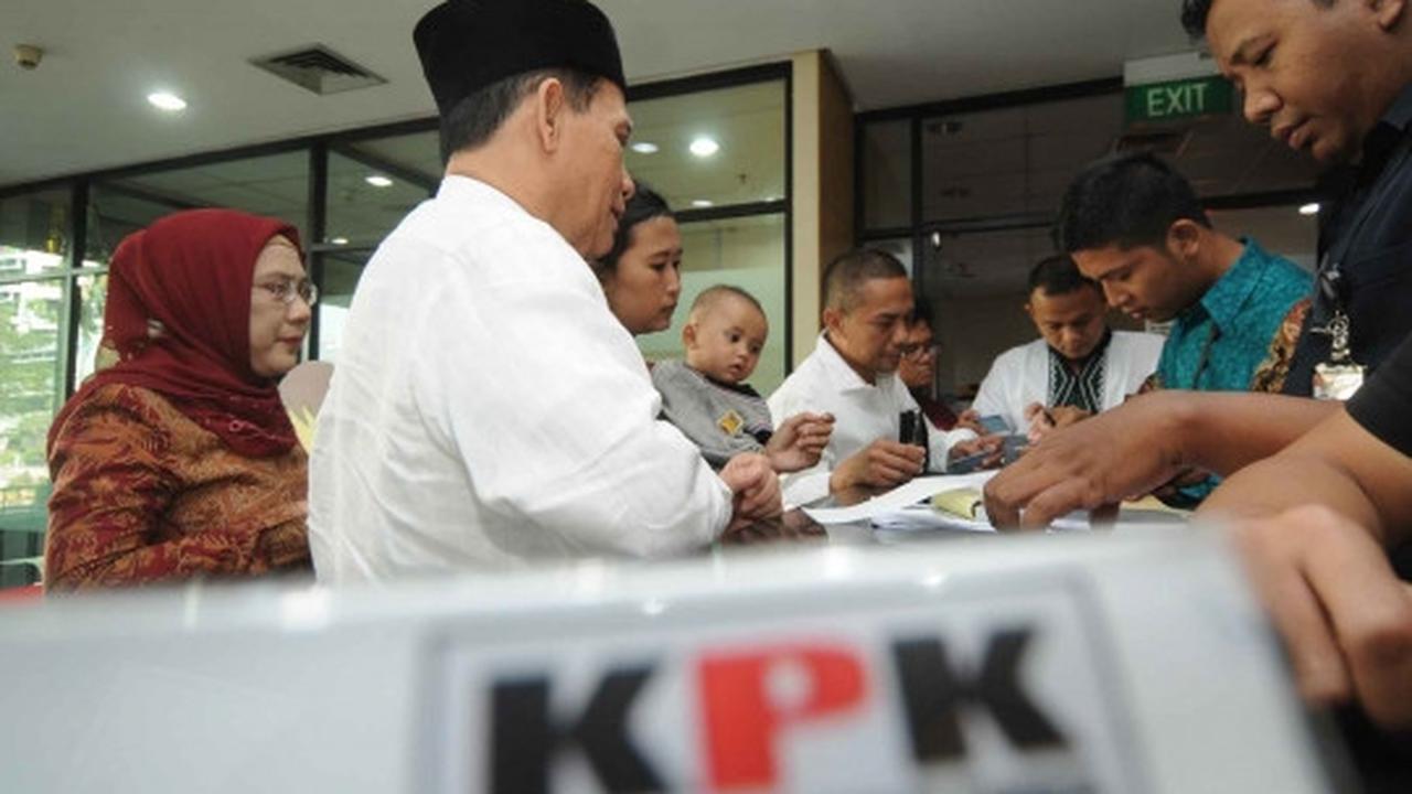 Idul Adha, keluarga tahanan silih berganti datangi Gedung KPK