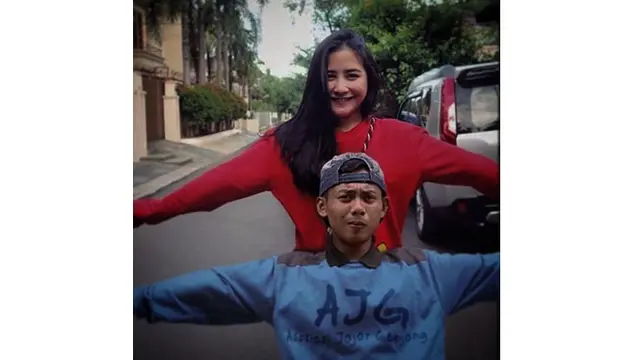 6 Editan Foto Prilly Latuconsina Berbagai Profesi Ini Kocak