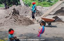 Potret Miris Buruh Pengayak Pasir Bawa Anak Balitanya ke Tempat Kerja, Panas-panasan Sering Tak Dapat Uang