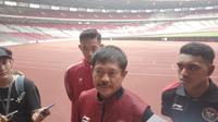 Pelatih Timnas Indonesia U-22, Indra Sjafri ketika ditemui awak media usai acara Kirab Juara SEA Games 2023 di Stadion Utama Gelora Bung Karno, Jakarta, Jumat (19/5/2023) siang WIB. (Bola.com/Hery Kurniawan)