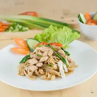 Ilustrasi kwetiau goreng ayam./Copyright shutterstock.com/g/Edwin+Capture