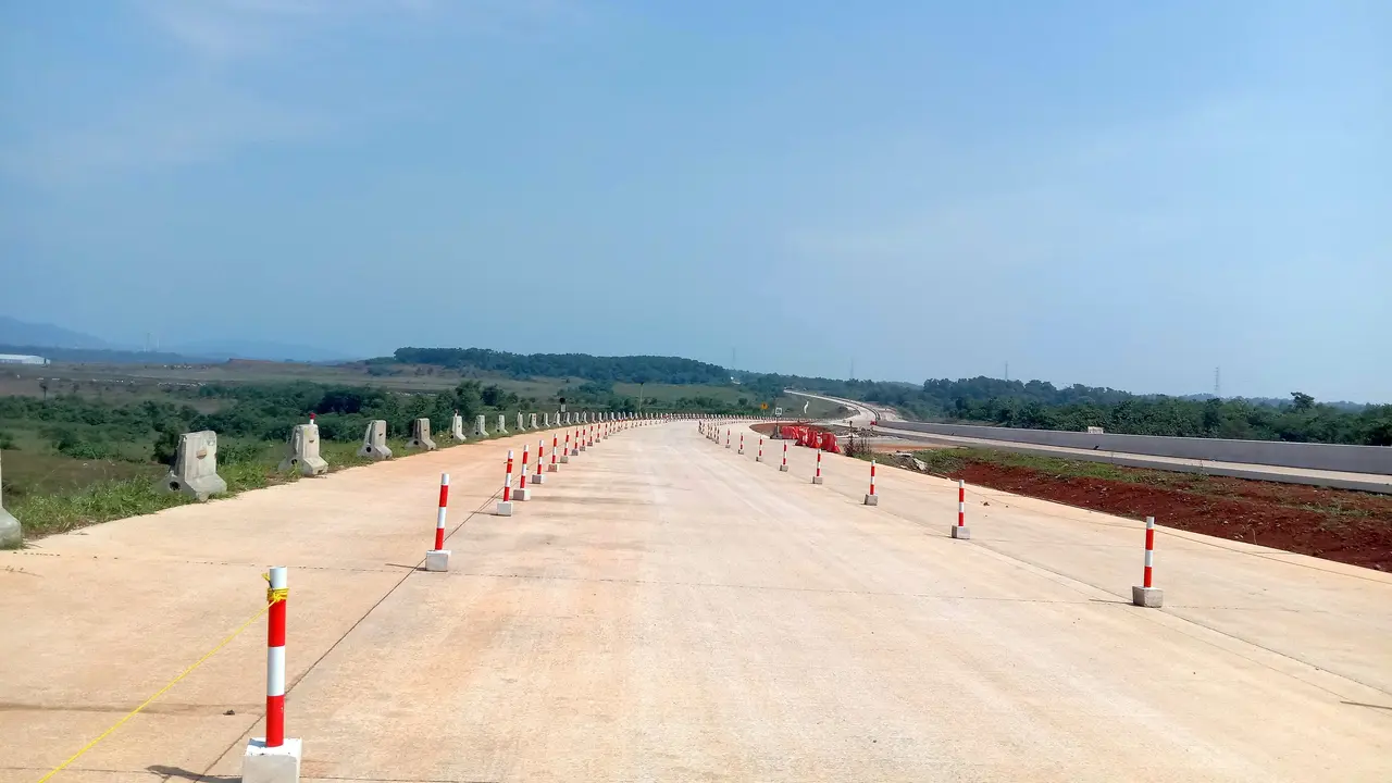 PT Jasa Marga (Persero) Tbk melalui anak usaha PT Jasamarga Japek Selatan (JJS) akan membuka Jalan Tol Jakarta-Cikampek (Japek) II Selatan secara gratis.