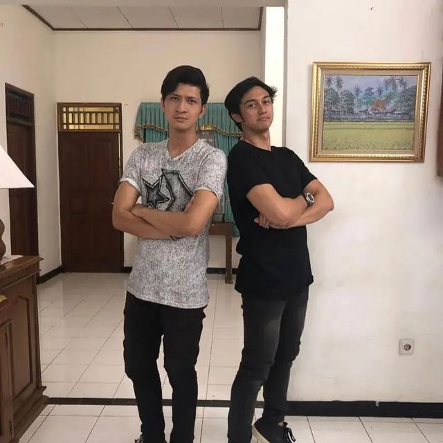 Pamit dari Sinetron, Ini 6 Potret Kebersamaan Aditya Zoni dan Pemain Cinta Karena Cinta