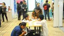 Pencari kerja mengisi formulir lamaran kerja saat Talent Fest dan Bursa Kerja Nasional 2019 di JI-EXPO Kemayoran, Jumat (23/2). Ajang yang digelar Kementerian Ketenagakerjaan ini berlangsung dua hari, 22-23 Maret 2019. (Liputan6.com/Angga Yuniar)