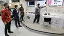President of LG Electronics Indonesia Lee Taejin, Product Director Air Solutions Changmin Han, Air Solution Sales Director Edy Sucipto meninjau fasilitas LG Air Conditioning Academy di Jalan Panglima Polim, Jakarta, Kamis (16/09/2021). (Liputan6.com/Fery Pradolo)