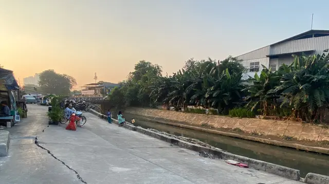 4 Bulan Jalan Amblas di Pulo Gadung Tak Kunjung Diperbaiki