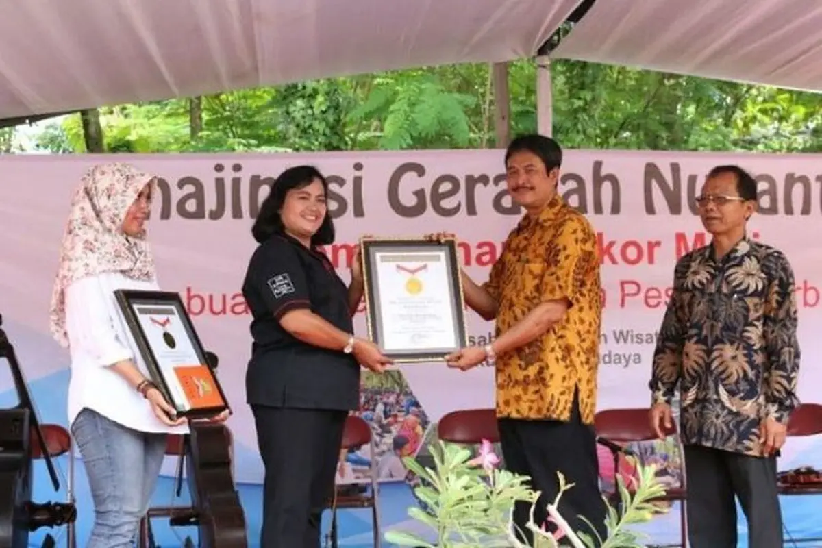 Gerabah Mengantar UNS Pada Rekor MURI 