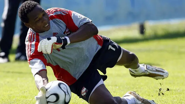 shaka-hislop-140207a.jpg