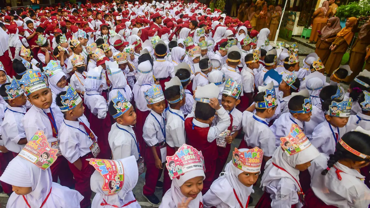 Antusias Siswa Baru Sambut Hari Pertama MPLS