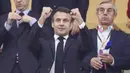 Presiden Prancis itu tampak bahagia usai Les Blues menang dan memastikan lolos ke final Piala Dunia 2022. (AP Photo/Manu Fernandez)