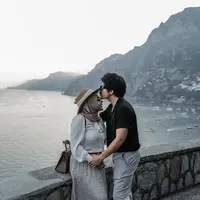 Potret Mesra Aurel Hermansyah dan Atta Halilintar saat berada di Italia. (Foto: Instagram/attahalilintar)