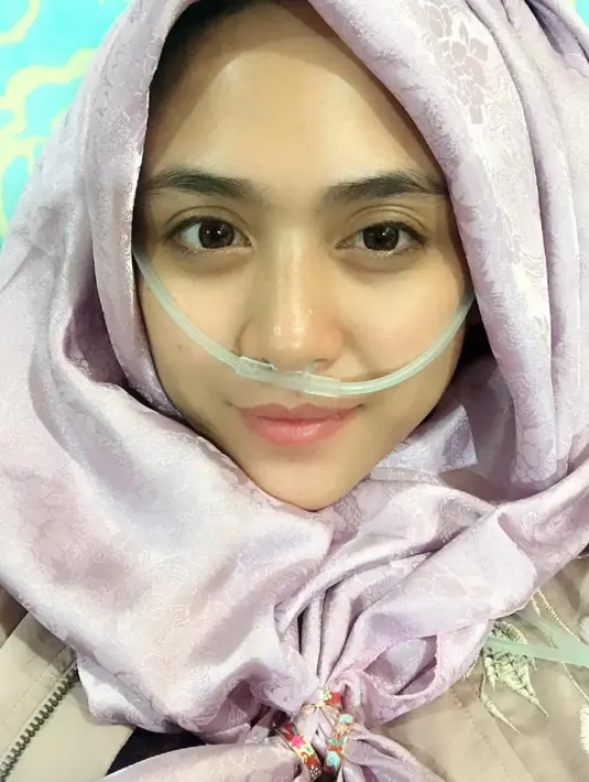 "Terima kasih buat semua para Dokter @rsubundajakarta yg sudah berjuang dengan profesionalismenya, Terima kasih Dokter @anggiamelanie yang sudah membantu dari awal Program sampai kelahiran Putra-Putra kami." lanjutnya. (Instagram/apriljasmine85)