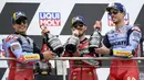 Pembalap Gresini Racing, Marc Marquez (kiri) dan Alex Marquez merayakan kemenangan bersama pembalap Ducati Lenovo, Francesco Bagnaia di atas podium MotoGP Jerman 2024 yang berlangsung di Sirkuit Sachsenring, Jerman, Minggu (07/07/2024) waktu setempat. (AP Photo/Robert Michael)