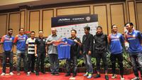Arema Cronus dan Corsa menandatangani kerja sama sponsorship selama tiga tahun ke depan di Hotel Ijen Suite, Malang, Minggu (8/11/2015) malam WIB. (Bola.com/Kevin Setiawan)