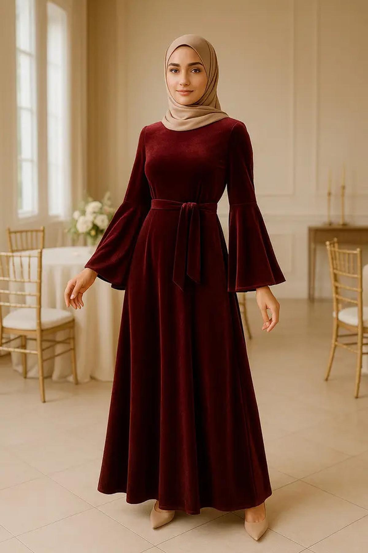 8 Inspirasi Long Dress Lengan Flare Bahan Velvet, Mewah dan Stylish