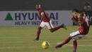 Striker Timnas Indonesia, Boaz Solossa, menunggu umpan saat melawan Filipina pada laga Piala AFF 2016 di Philippine Sports Stadium, Filipina, Selasa (22/11/2016). Hingga babak pertama kedudukan masih imbang 1-1. (Bola.com/Nicklas Hanoatubun)
