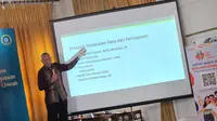 Profesor Tjandra Yoga Aditama membagikan tips jaga kesehatan paru bagi jamaah Haji dan Umrah, termasuk vaksinasi, menjaga kebersihan, dan konsultasi dokter agar ibadah berjalan lancar tanpa gangguan pernapasan. (Foto: Aditya Eka Prawira/Liputan6.com)