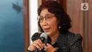 <p>Pemilik Susi Air Susi Pudjiastuti menyampaikan keterangan terkait pembakaran pesawat dan penyanderaan Pilot Capt Philip Mark Mehrtens di Jakarta, Rabu (1/3/2023). Susi Pudjiastuti meminta maaf atas kejadian pembakaran dan penyanderaan pilot Susi Air yang berdampak kepada terhentinya 40 persen operasional penerbangan di Papua dan berharap kelompok penyanderaan bisa membebaskan pilot tersebut. (Liputan6.com/Herman Zakharia)</p>