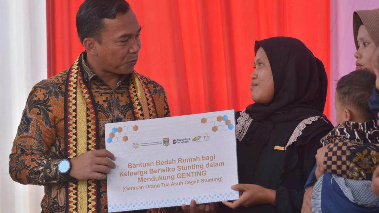 FOTO: Makan Bergizi Gratis untuk  Kelompok 3B, Menteri Wihaji Tinjau Lapangan