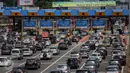 Sejumlah mobil melintas di Tol Jagorawi, Jakarta, Jumat (17/7/2015). Libur Idul Fitri dan cuti bersama dimanfaatkan warga Jakarta dan sekitarnya untuk bersilaturahmi dan berwisata bersama keluarga di sejumlah tempat wisata. (Liputan6.com/Faizal Fanani)