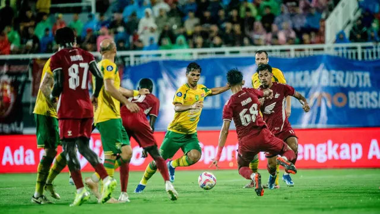 Persebaya Bawa Pulang 3 Poin dari Markas PSM, Paul Munster Merasa Beruntung