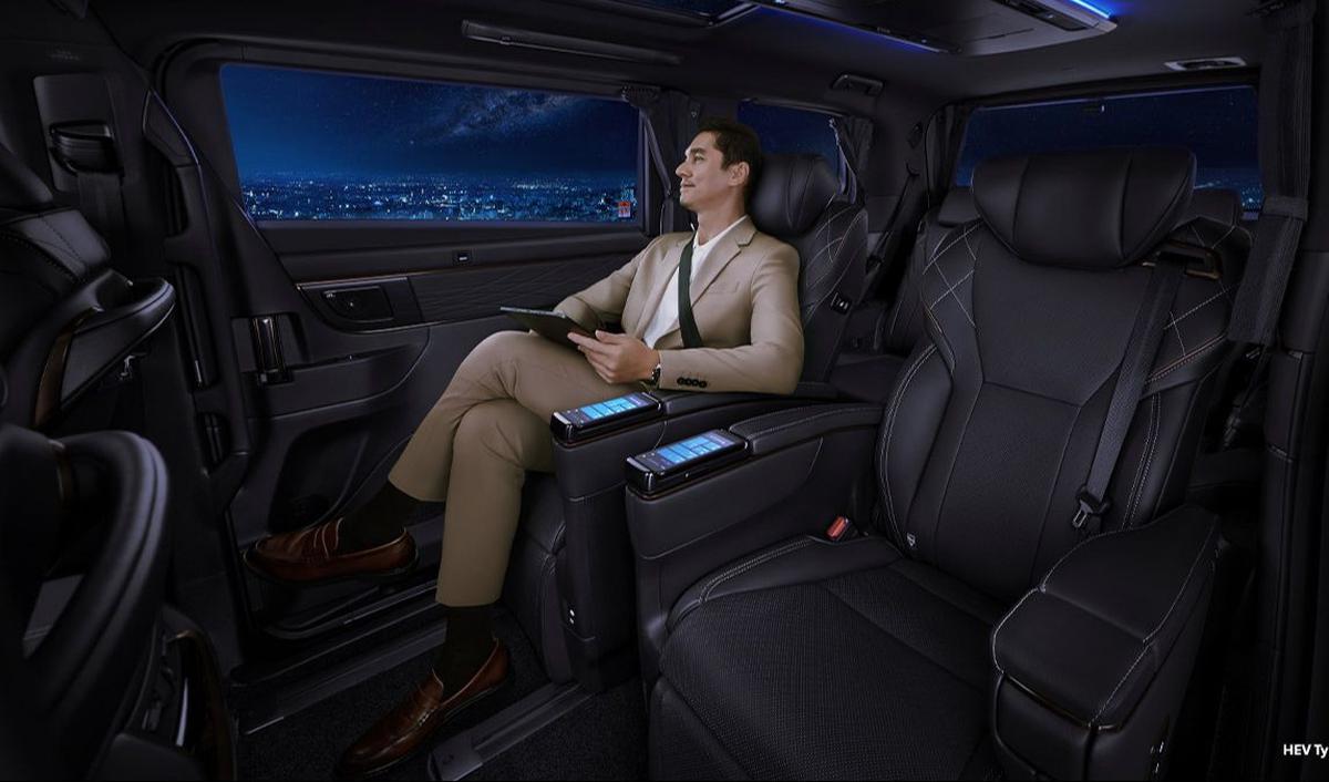 Fitur-fitur pada Mobil Toyota Alphard Hybrid<br>