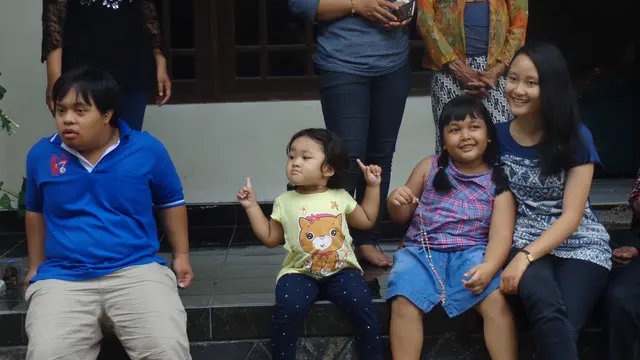 Kisah Penderita Down Syndrome Bagikan Kebahagiaan tanpa Memandang Agama