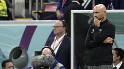 Tampil usai upacara pembukaan, tuan rumah Qatar seperti demam panggung menghadapi Ekuador pada matchday pertama Grup A meski bermain di kandang sendiri yang gagal dimanfaatkan pasukan Felix Sanchez menjadi sebuah keuntungan. (AP/Ariel Schalit)