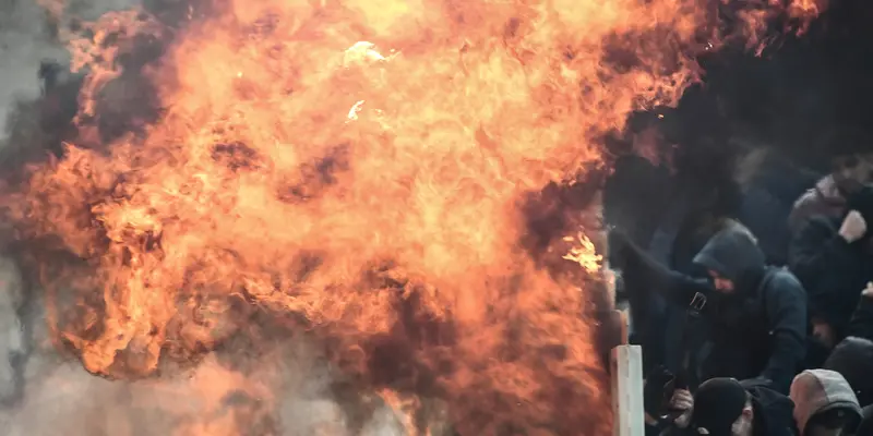 Ledakan Bom Molotov di Laga AEK vs Ajax