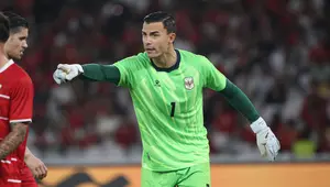 Kiper Timnas Indonesia, Emil Audero, tampil impresif saat timnya meraih kemenangan 3-0 atas Oman pada FIFA Matchday periode Juni 2026 di Stadion Utama Gelora Bung Karno, Jakarta, Jumat (05/06/2026) malam WIB. (Bola.com/Abdul Aziz)