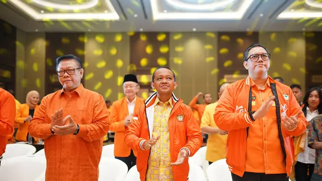 Ketua Umum DPP Partai Golkar Bahlil Lahadalia (tengah) dan Ketua Umum PPK Kosgoro 1957 Dave Laksono (kanan) (Istimewa)