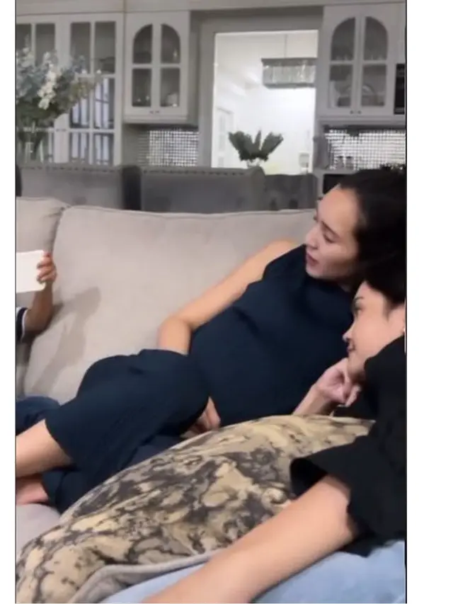 6 Potret Beby Tsabina Diduga Hamil Anak Pertama, Warganet Salfok Baby Bump