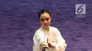 Atlet Timnas Wushu Indonesia Lindswell Kwok saat tampil dalam pertandingan wushu nomor Tajijian putri di Kuala Lumpur Convention Centre Hall 5, Kuala Lumpur, Malaysia, Selasa (21/8). Lindswell meraih skor 9,68. (Liputan6.com/Faizal Fanani)