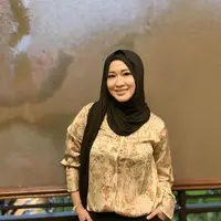Okie Agustina resmi cerai dengan Gunawan Dwi Cahyo. Sidang cerai yang berlangsung di Pengadilan Agama Bogor itu mencapai putusan akhir pada Senin, 8 Januari 2024. Ibunda Kiesha Alvaro itu kembali menjanda. [Instagram/okieagustina_]